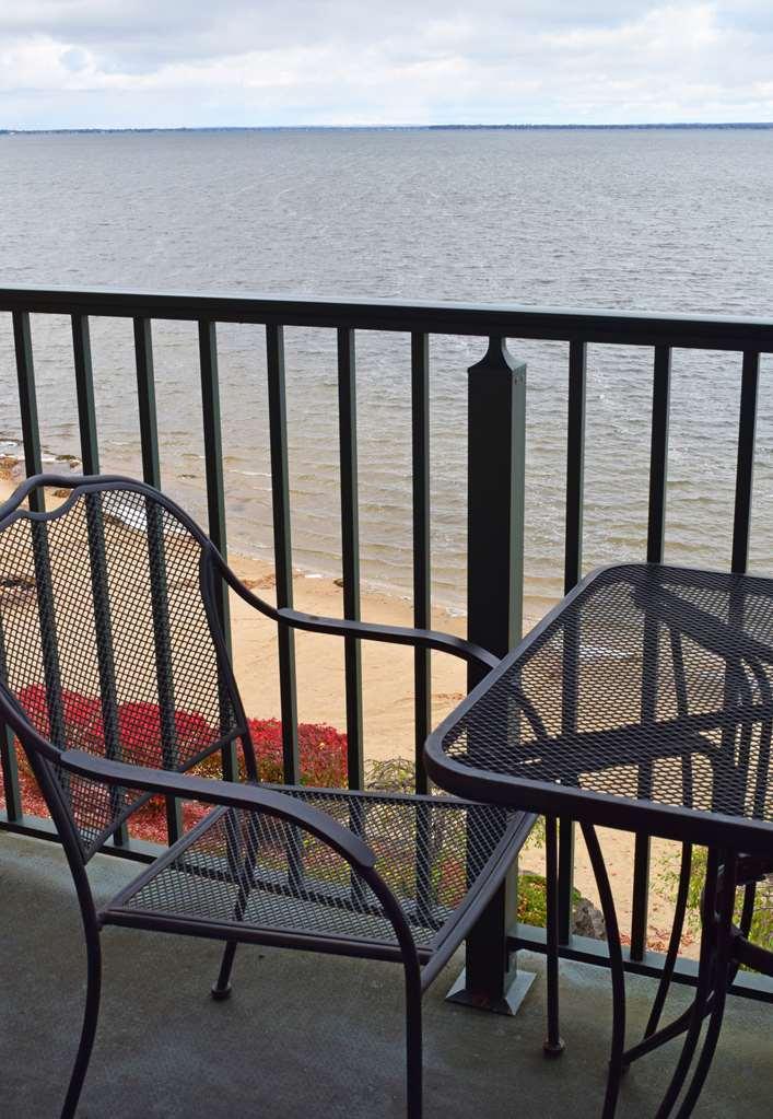 Beachfront Hotel Houghton Lake Amenities foto