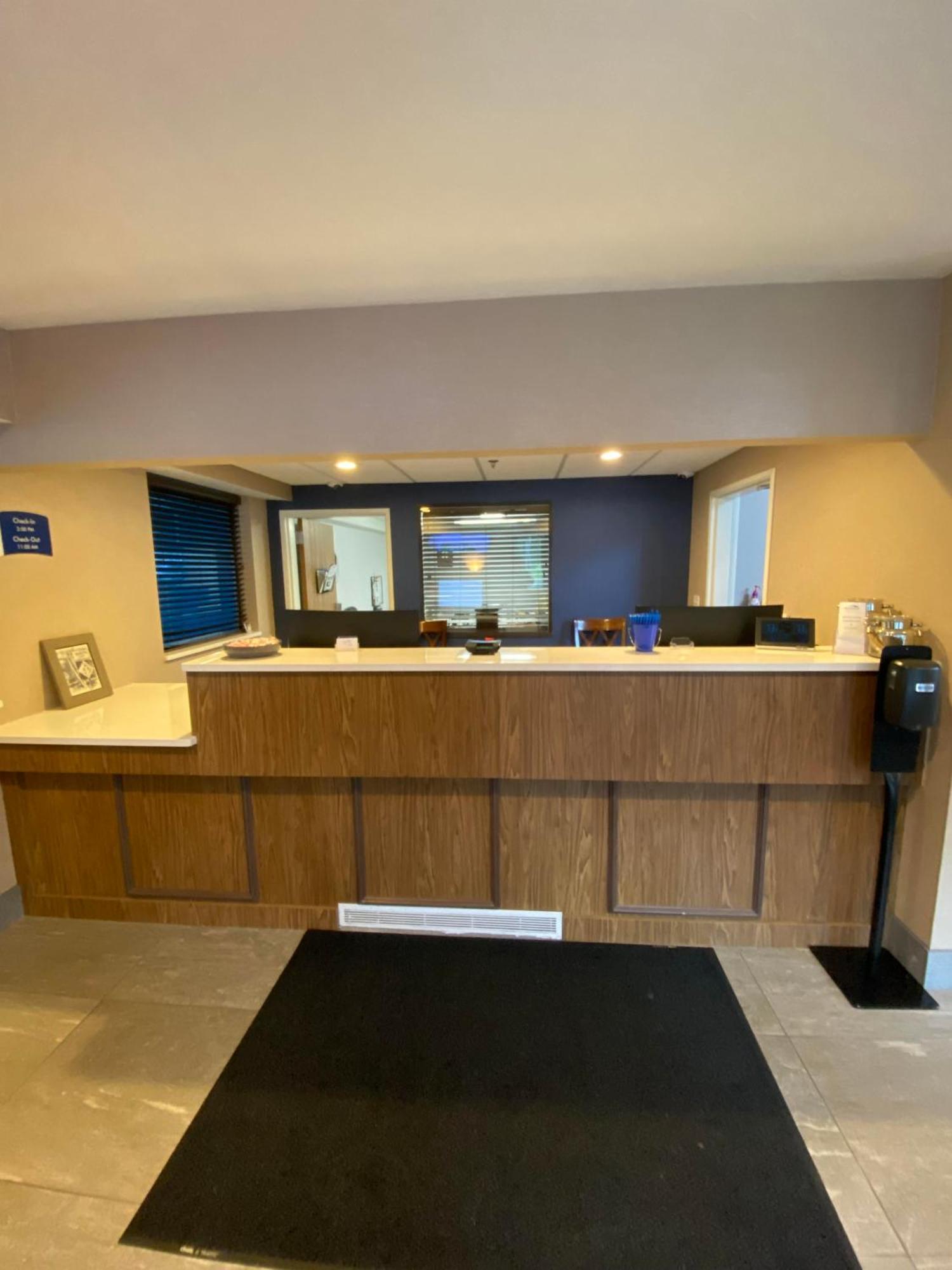 Beachfront Hotel Houghton Lake Esterno foto