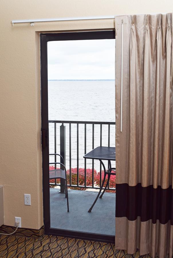 Beachfront Hotel Houghton Lake Esterno foto