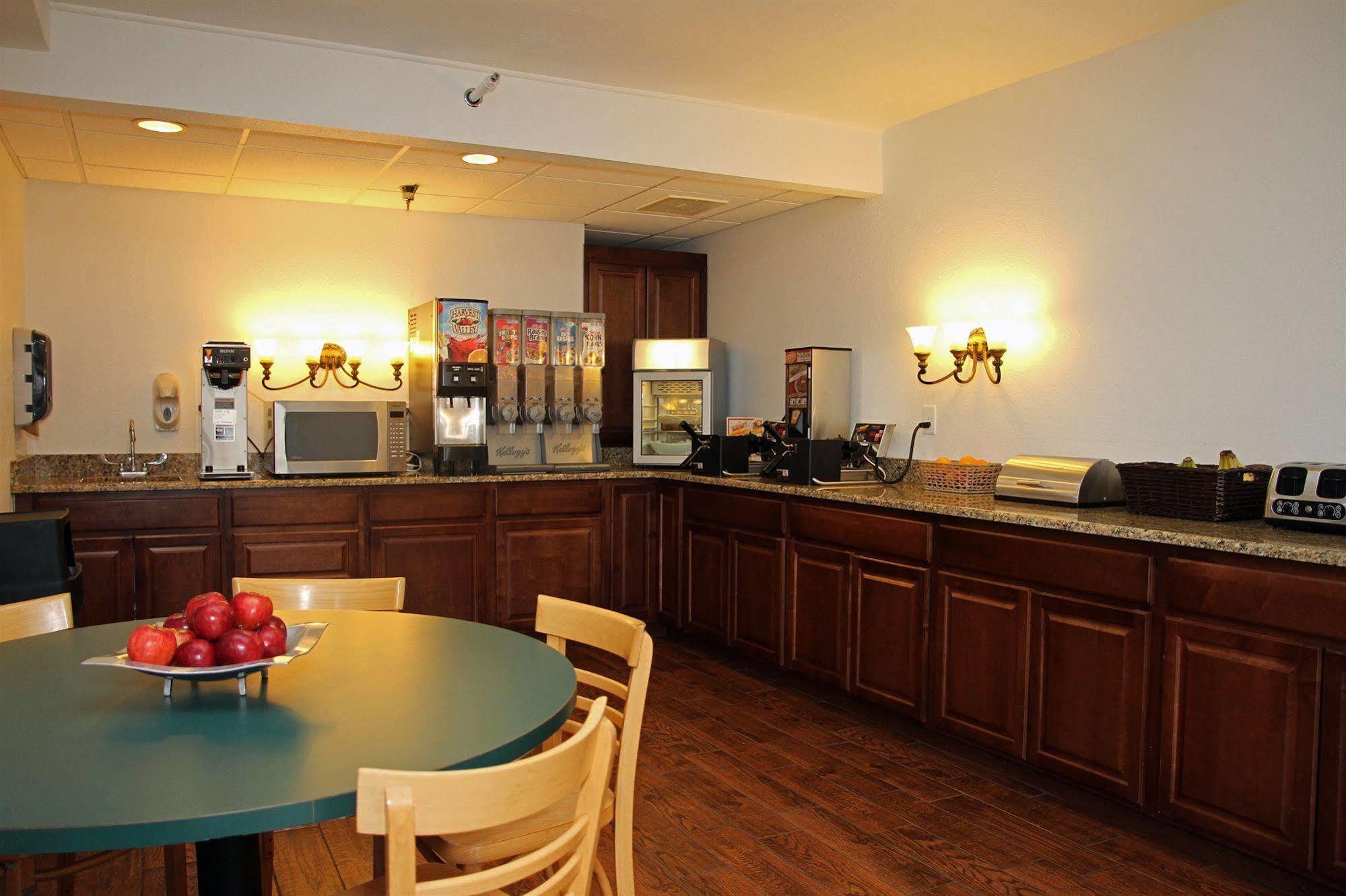 Beachfront Hotel Houghton Lake Esterno foto